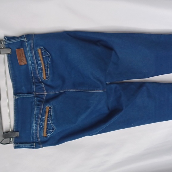 Aranza Butt Lifting Skinny Jeans, Sz 9, Embroidered, Strechy, 30" Inseam - Picture 8 of 10